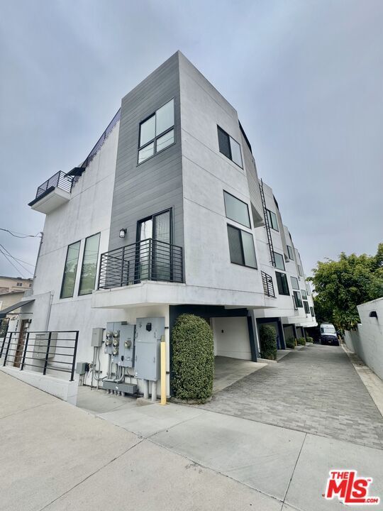 Building Photo - 2406 Glendale Ct