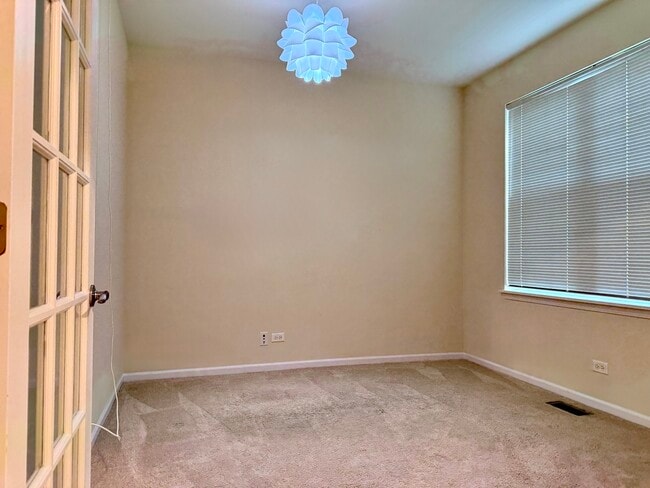 Building Photo - 738 Spires Dr