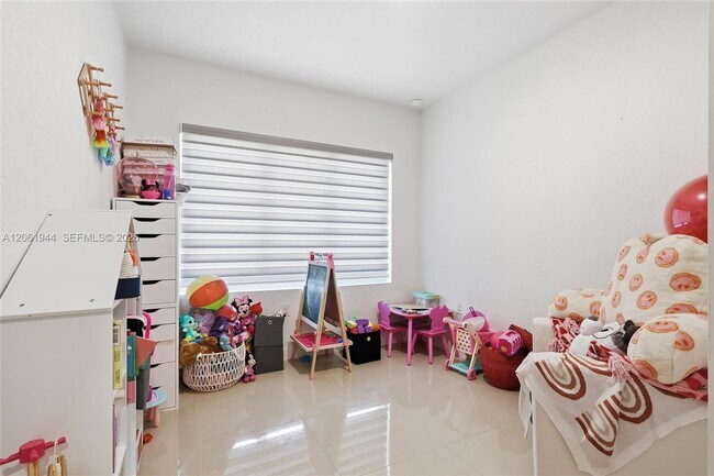 Building Photo - 25847 SW 145th Ave