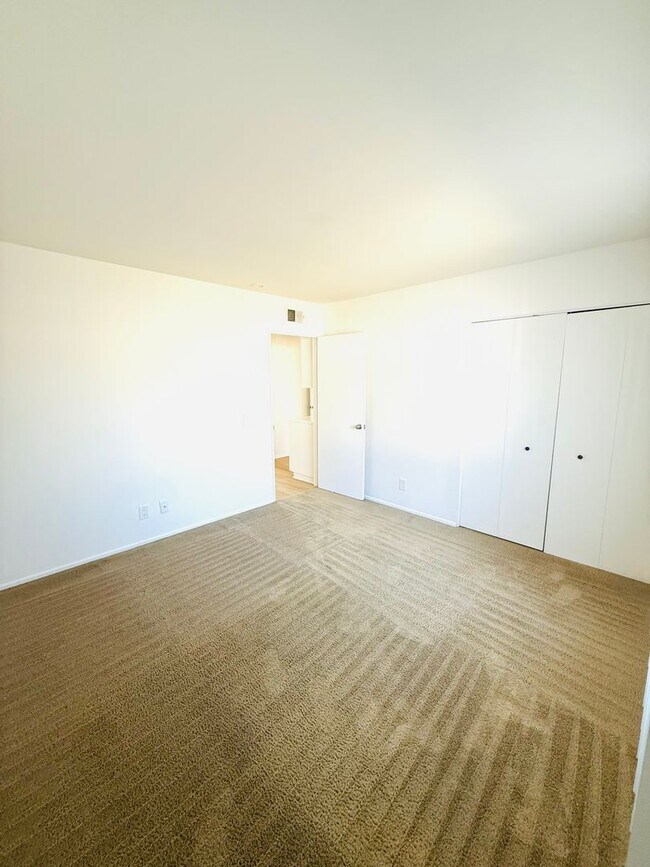 Building Photo - charming single-story 3-bedroom, 2-bathroo...