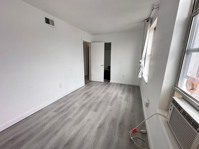 Building Photo - 132 Charles St