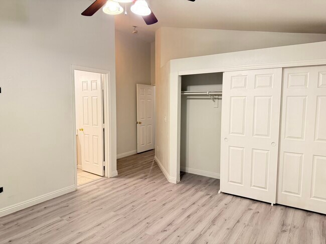 Building Photo - 5817 Lenapee Ct
