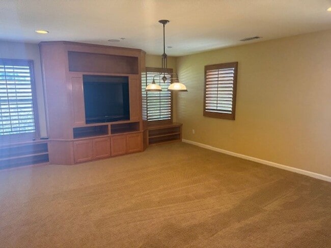 Building Photo - Spacious Former Model Home in American Canyon