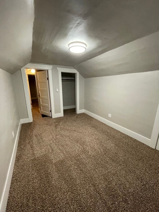 Building Photo - 4 Bedroom Home