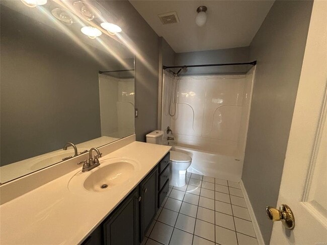 Building Photo - 1968 Calumet Pkwy