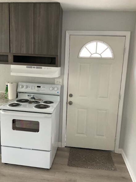 Building Photo - 13325 Elaine Rd