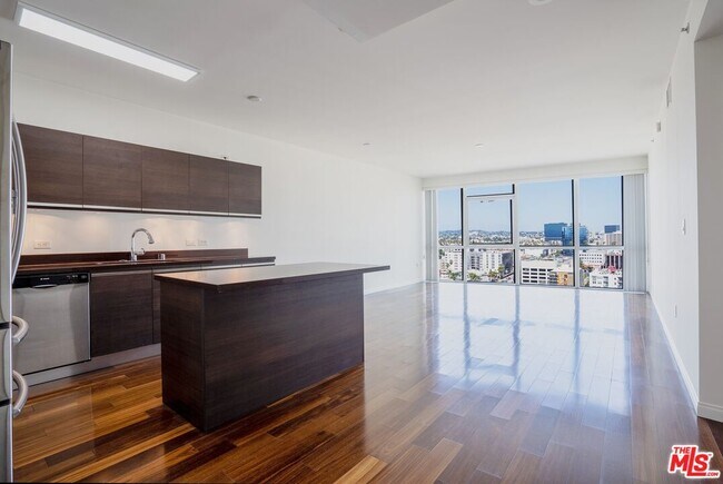 Building Photo - 3785 Wilshire Blvd