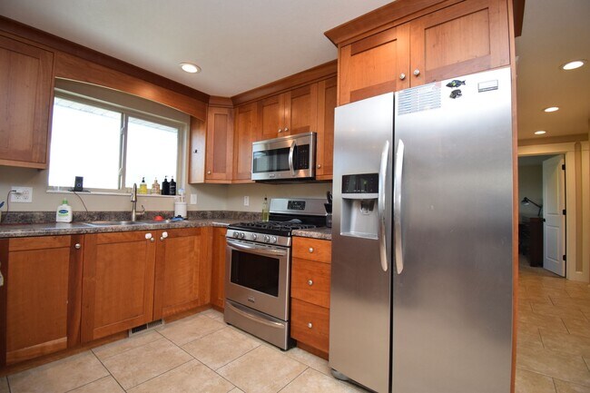 Building Photo - Updated 5 Bed West Valley Gem with Great Layout & Outdoor Living Space!!