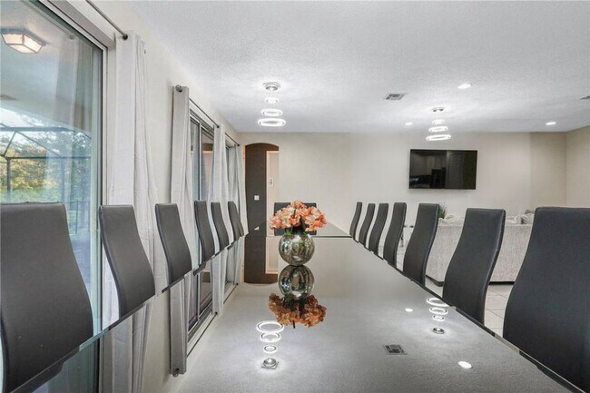 Building Photo - 2689 Calistoga Ave