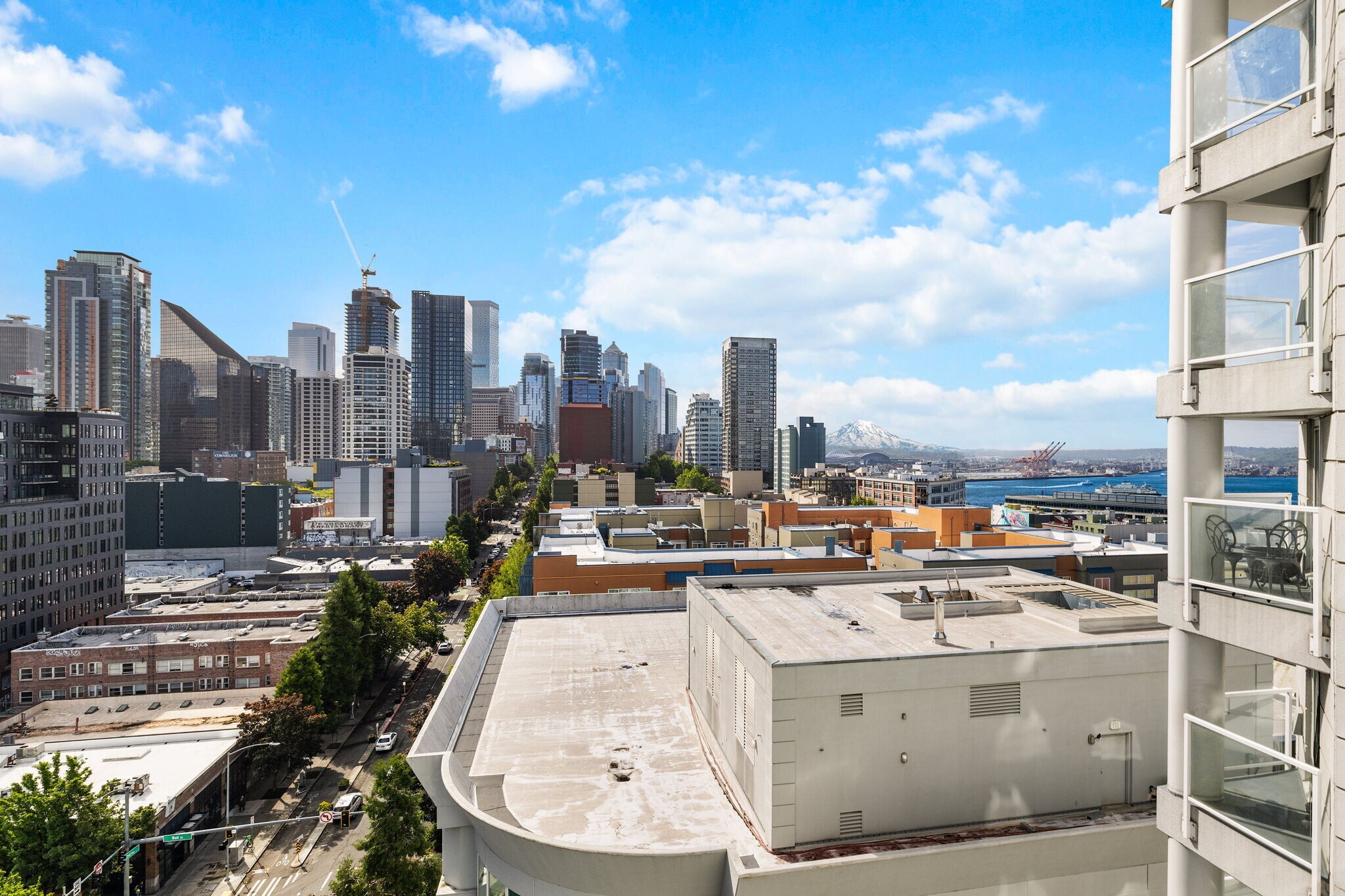 Building Photo - 121 Vine St