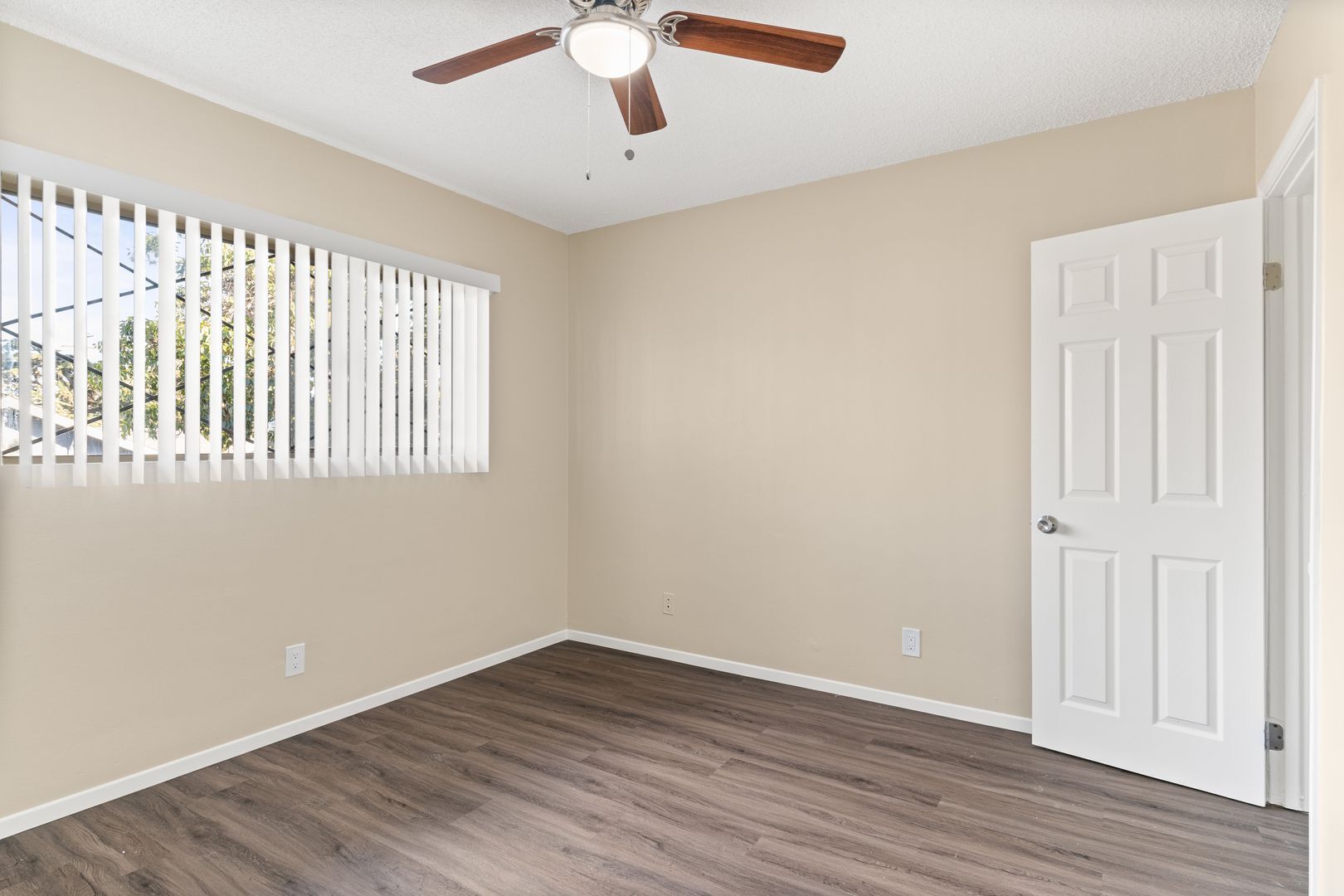 Building Photo - 811 Gardenia Ave