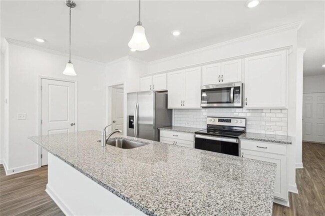 Building Photo - 5059 Woodland Hls