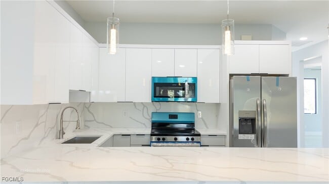 Building Photo - 2404-2406 Crawford Ave N