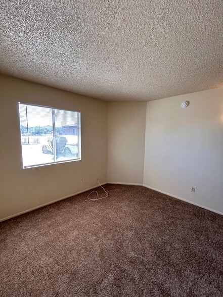 Building Photo - 1417-1417 N El Rio Dr