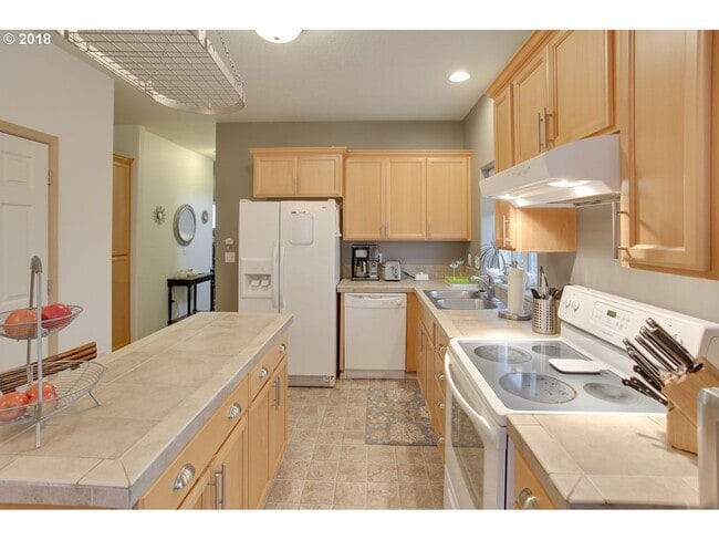 Building Photo - Charming North Portland 3 Bed 2.5 Bath Kenton Neighborhood House ~ Garage, A/C & Washer & Dryer!