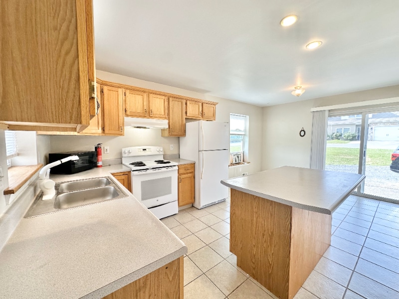 Building Photo - 1001 Bloom St