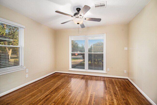 Building Photo - 12225 Dumas St