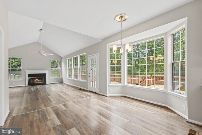 Building Photo - 18865 Crossroads Ct