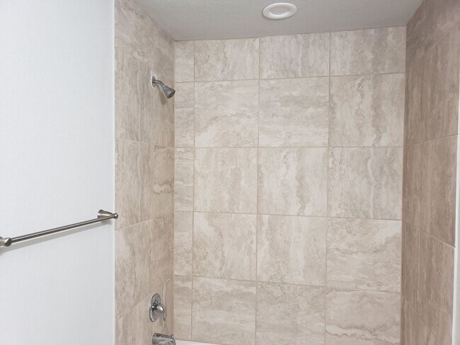 Building Photo - Townhome for rent