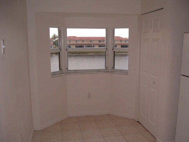 Building Photo - 3482 Briar Bay Blvd