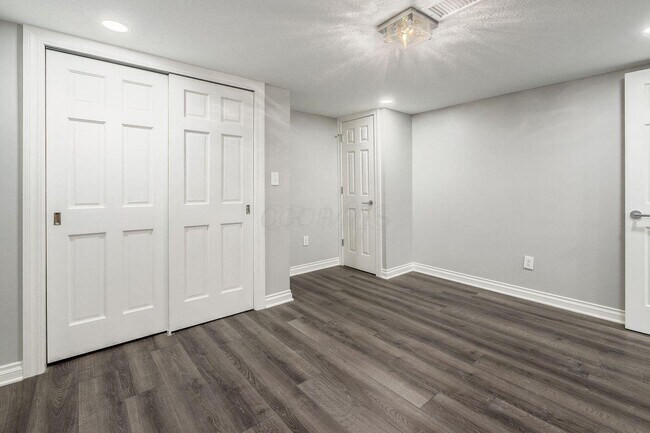 Building Photo - 1350 Marlyn Dr