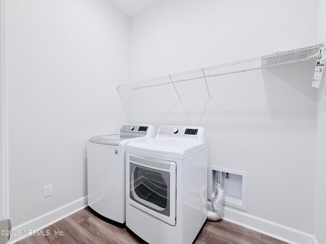 Building Photo - 10682 Aventura Dr