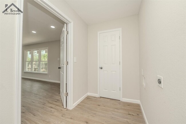 Building Photo - 1612 Christine Rd