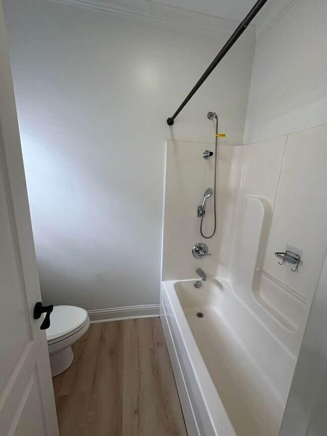 Building Photo - Great Gated Community Home