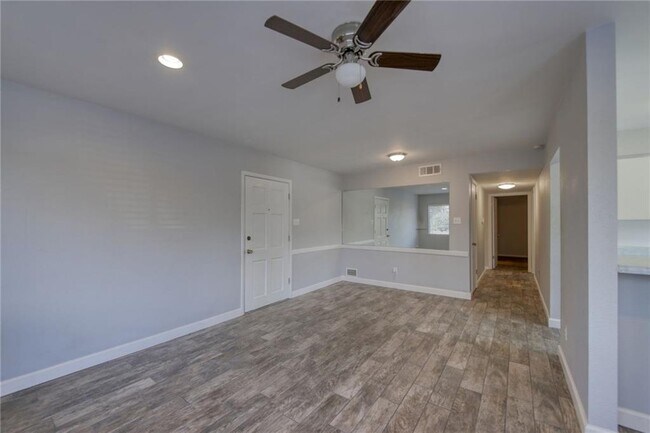 Building Photo - 5801 Thunderbird St