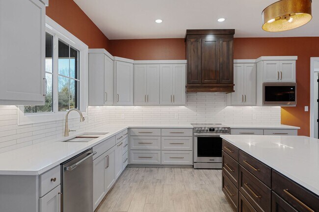 Building Photo - 405 Waggoner Ln