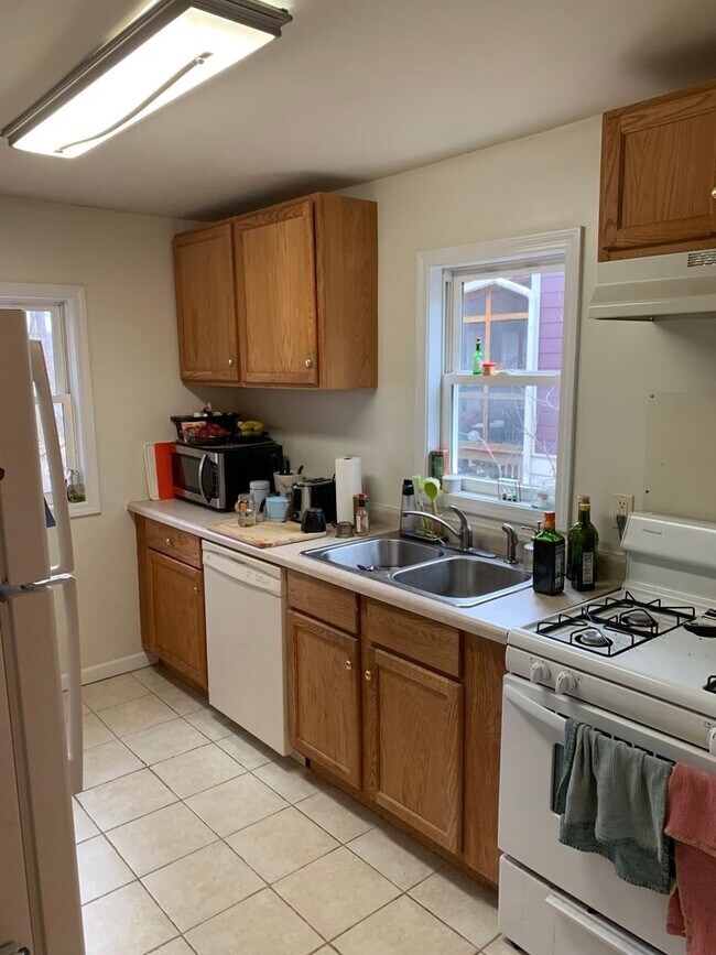 Building Photo - 1 bedroom, 1 bath home - Available August 2026!