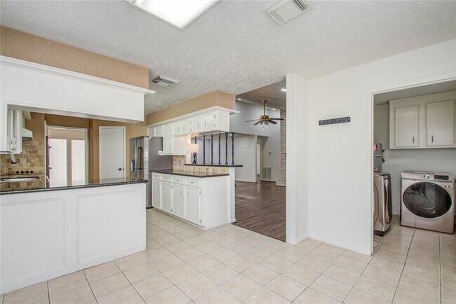 Building Photo - 11527 Sagewillow Ln
