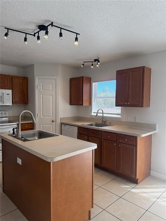 Building Photo - 1902 Huron Way