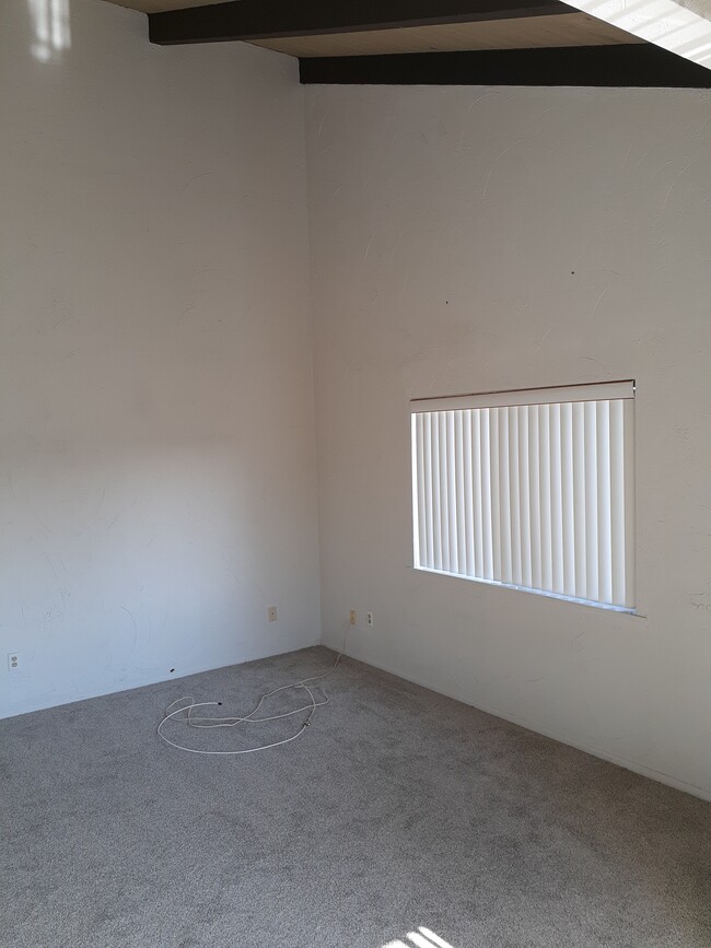 Building Photo - 289 Melrose Dr