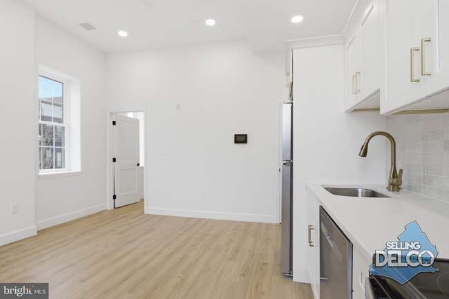 Building Photo - 100 W Front St