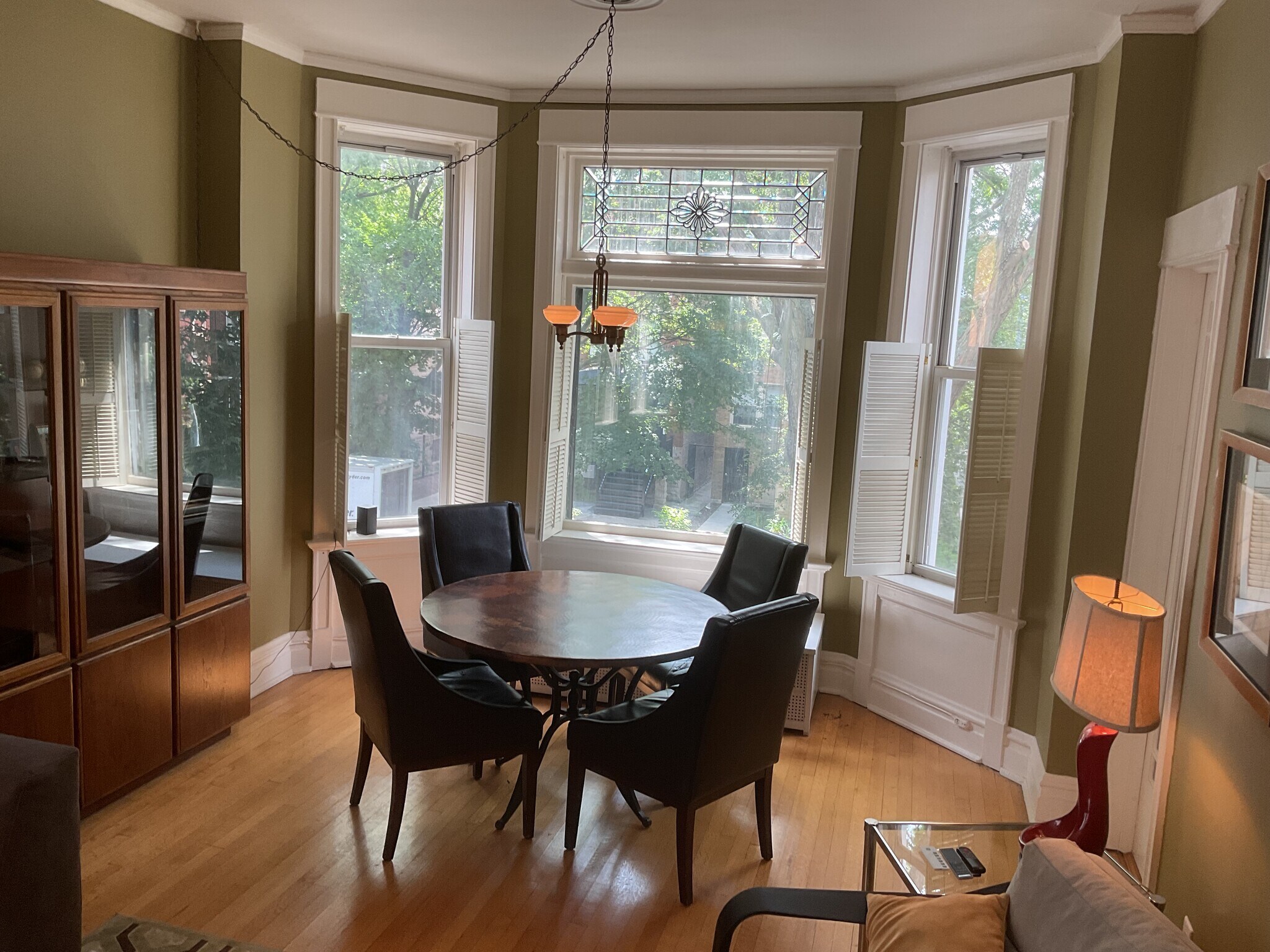 Eating area - 1320 W Carmen Ave