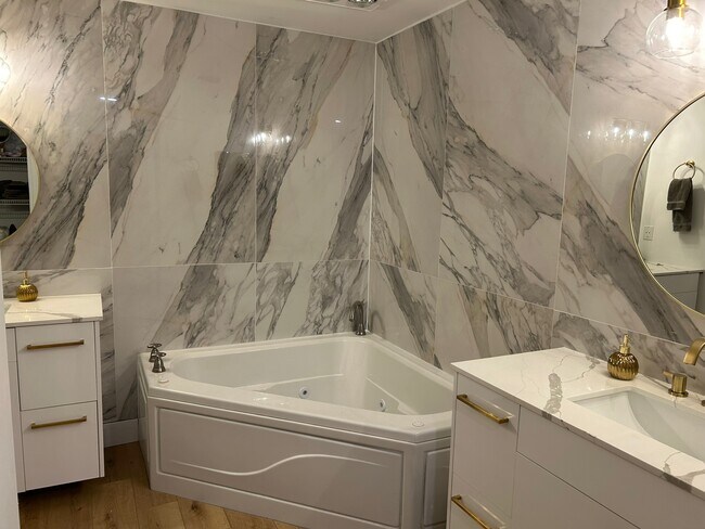 Building Photo - 207 Biltmore Pl