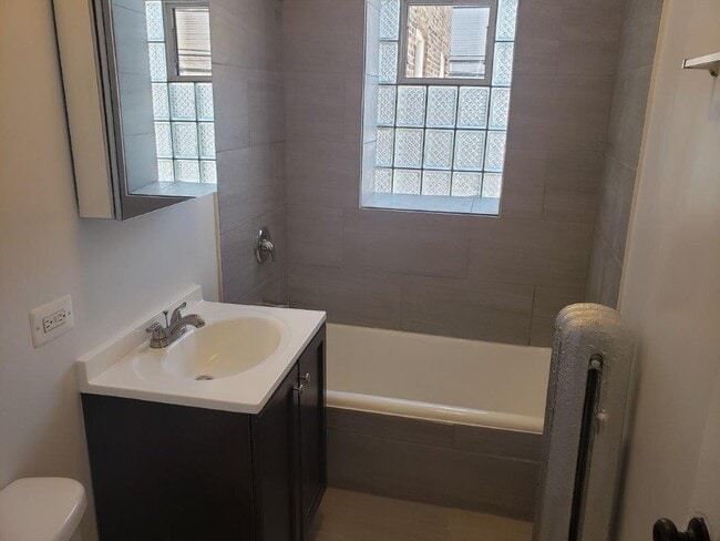 Building Photo - 4414 N St Louis Ave