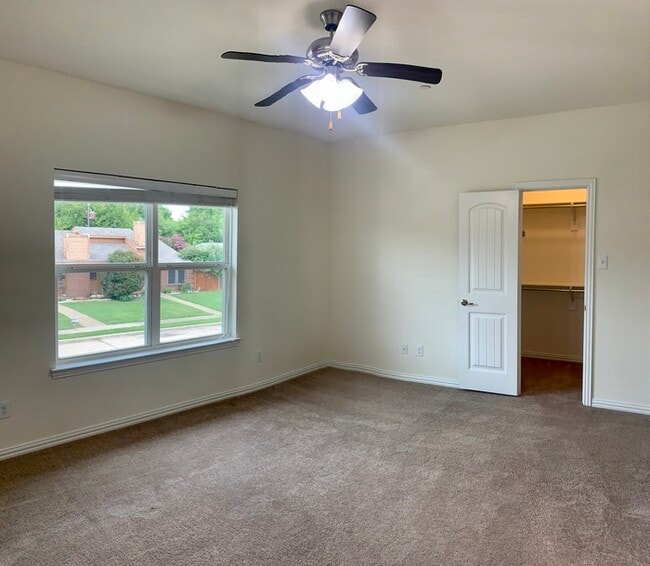 Building Photo - 1412 Lakecrest Ln