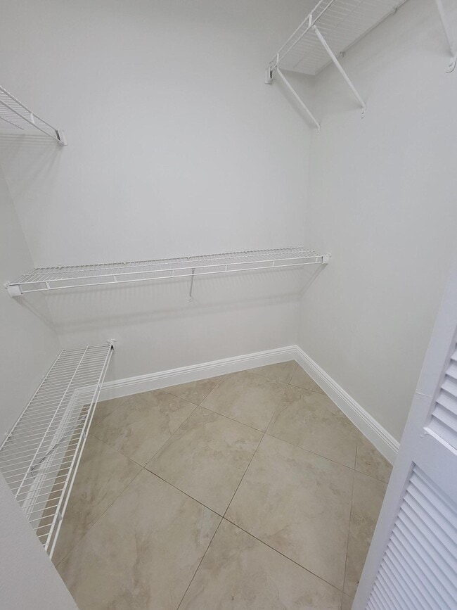 Building Photo - 4208 Glenmoor Dr