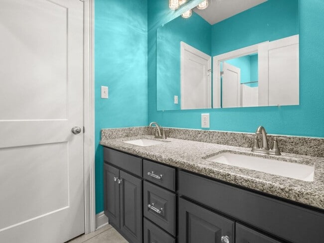 Building Photo - 102 Hidden Trails