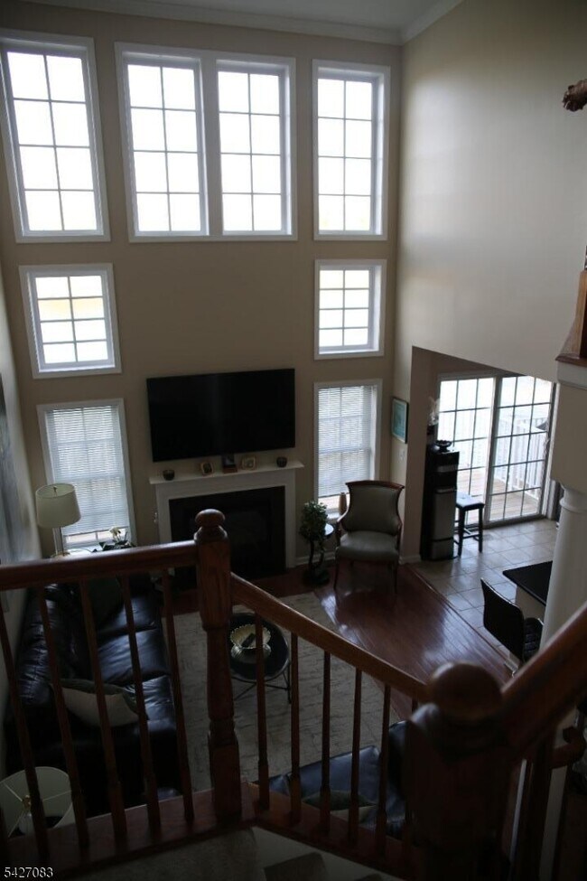 Building Photo - 18 Rosewood Ct