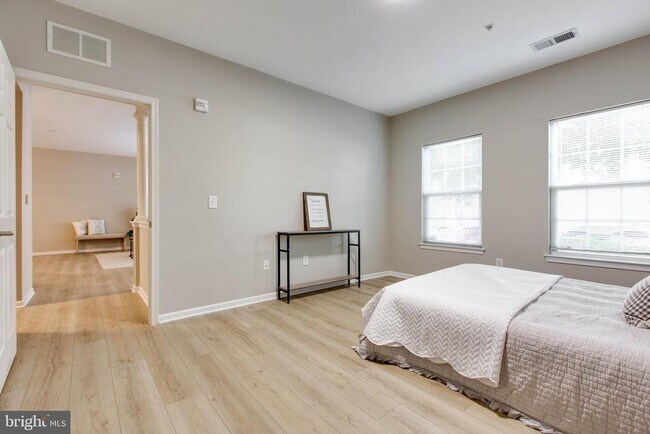 Building Photo - 7557 Stoney Run Dr