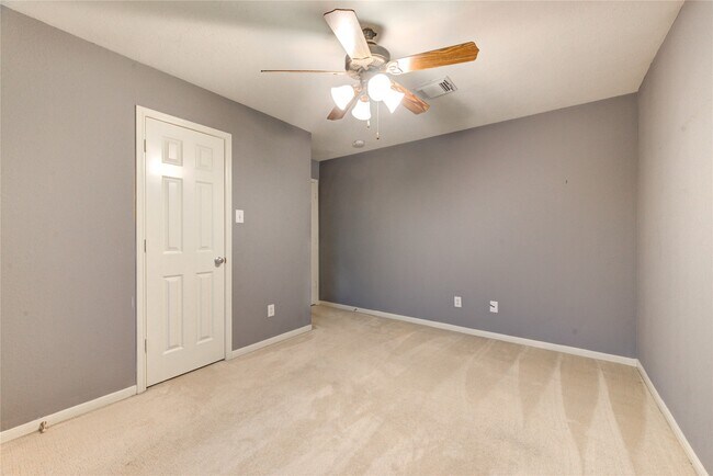 Building Photo - 2931 Meadowglen Cove