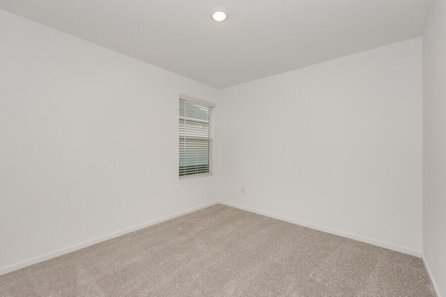 Building Photo - 2221 La Vis Ln