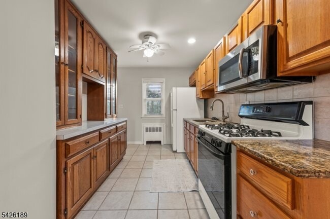 Building Photo - 47 River Rd