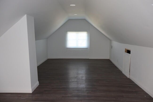 Building Photo - 2233 Groveport Rd
