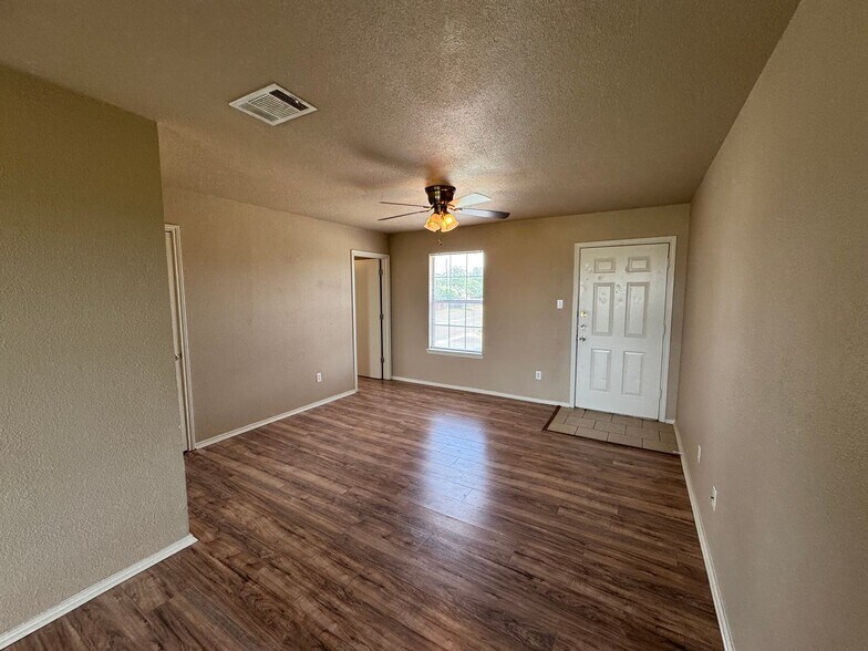 Building Photo - 5702 Greengate Dr