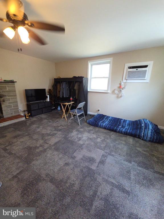 Building Photo - 16 Chicory St