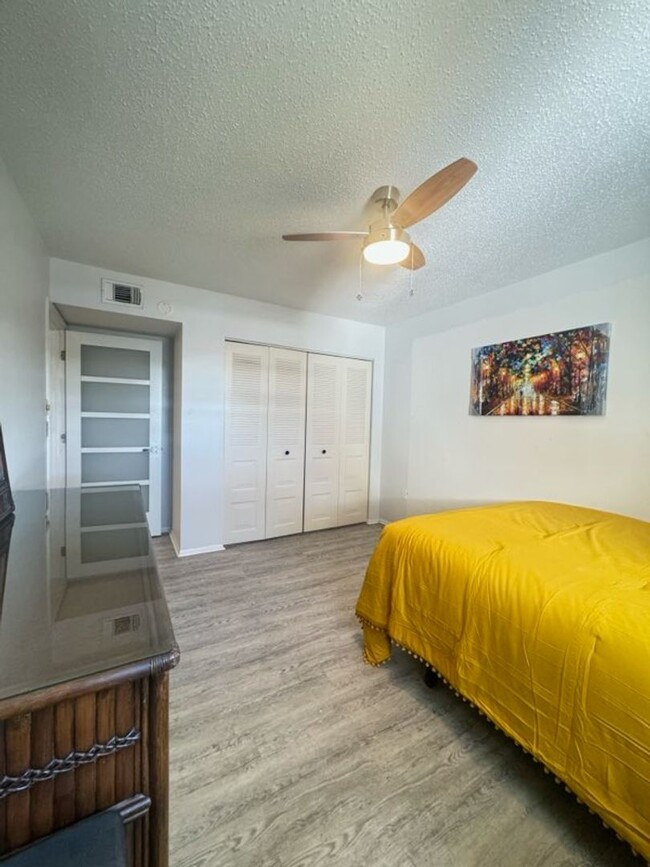 Building Photo - Annual modern 2-bedroom, 2-bath condo in t...